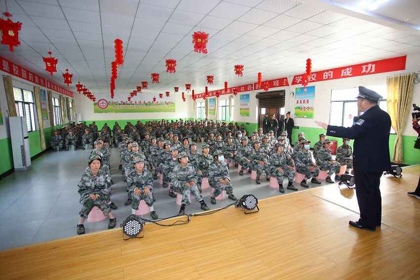 女兒厭學怎么辦？父母應該怎么做？