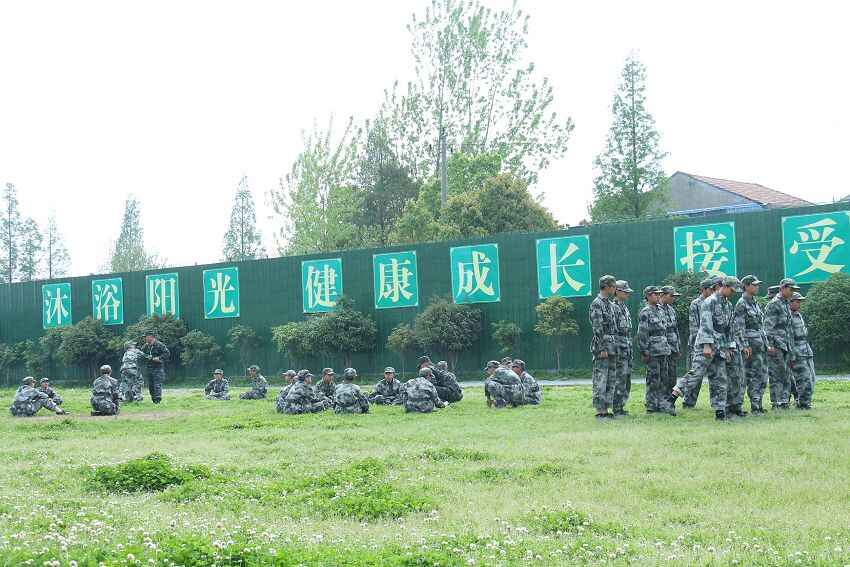 問題家庭教育容易讓孩子養(yǎng)成不良習(xí)慣